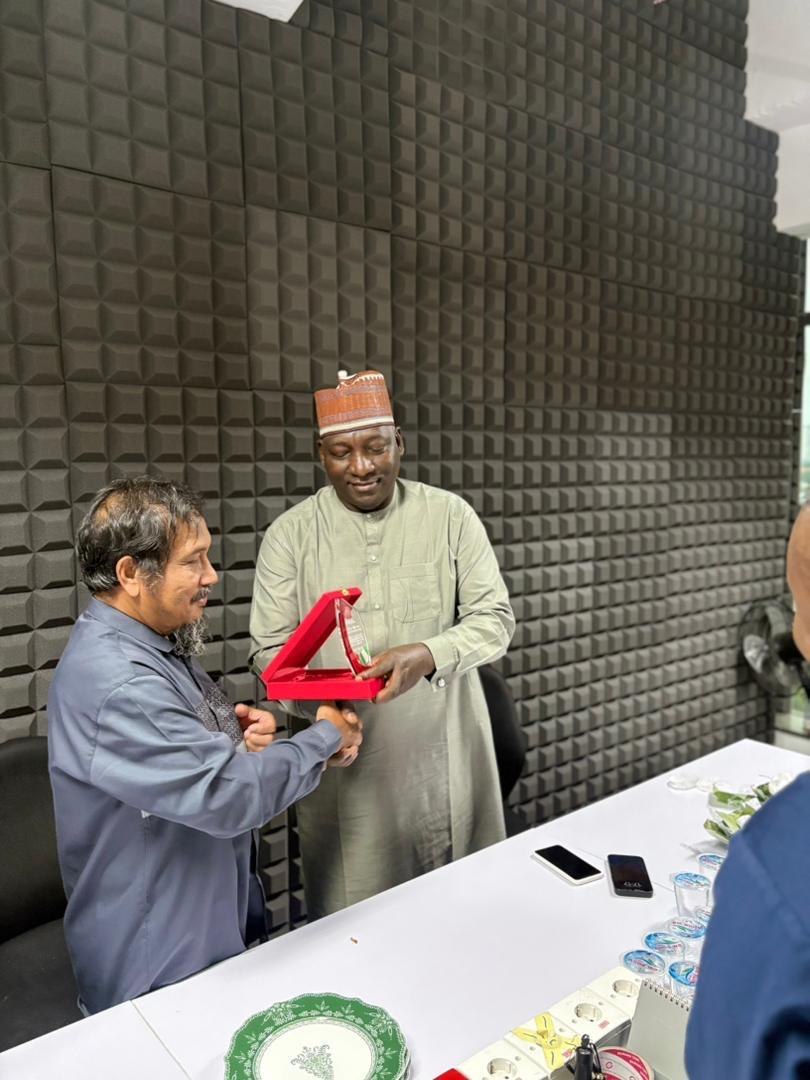 SOMET D'LELVEGE VISITATION